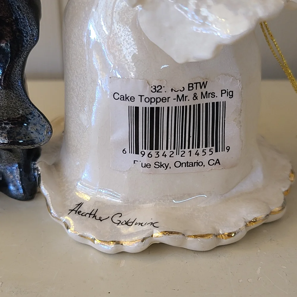 Blue Sky Clayworks Pig Bride and Groom Cake Topper